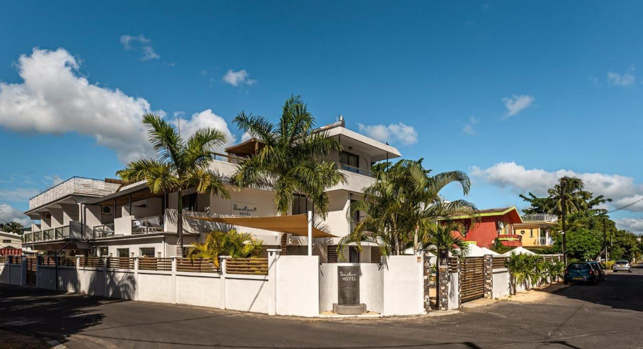 Seastar Hotel Flic-en-Flacq エクステリア 写真